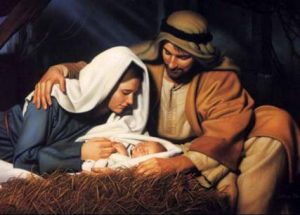 Maria e José contemplando o menino Jesus recém-nascido.